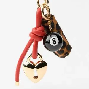 【ZARA】HEART AND GLOVE MULTI-CHARM KEYRING HEART AND GLOVE MULTI-CHARM KEYRING - Multicoloured | ZARA